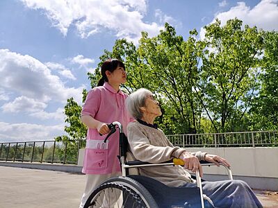 ユニット型特養／学園前西特別養護老人ホーム の 介護職員（正社員）