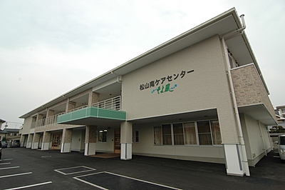 《ボーナス以外の特別報酬、約17万円の支給実績！》松山南ケアセンターそよ風 の 介護スタッフ（フルタイム）