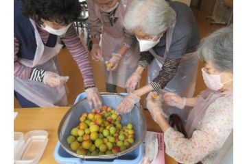 草津市上笠デイサービスセンター湯楽里 の 介護職員（正社員）