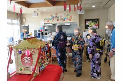 草津市上笠デイサービスセンター湯楽里 の 介護福祉士（正社員）