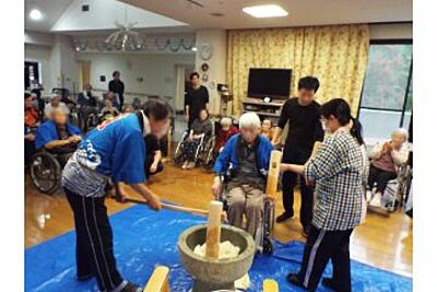 特別養護老人ホーム篠山すみれ園 の 介護職員（夜勤パート）