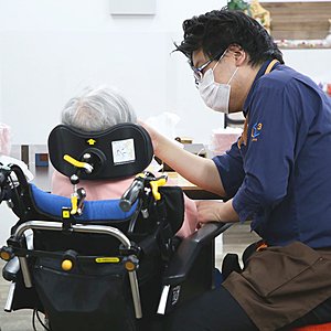 LCUBEデイサービス西東京西原 の 介護職（パート）