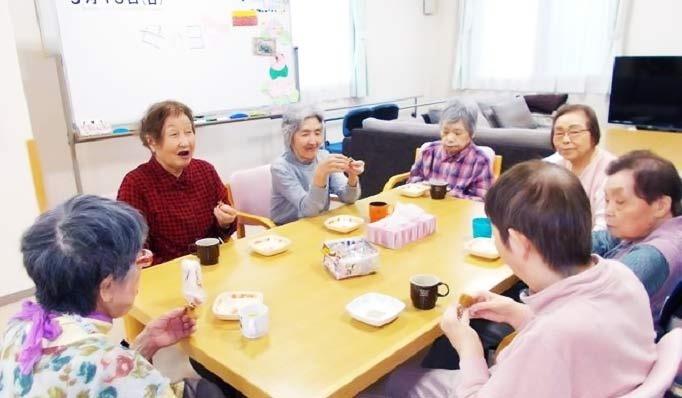 ゆずり葉明日風 の 介護職（契約社員）