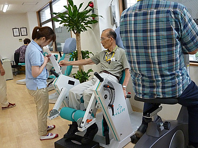 リハ型デイサービスの介護スタッフ（運動指導トレーナー）