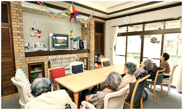 デイサービスだんらんの家亀戸 の 介護職（夜勤専従）